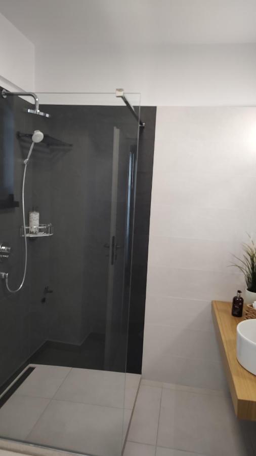 Van Studio Navodari Ngoại thất bức ảnh